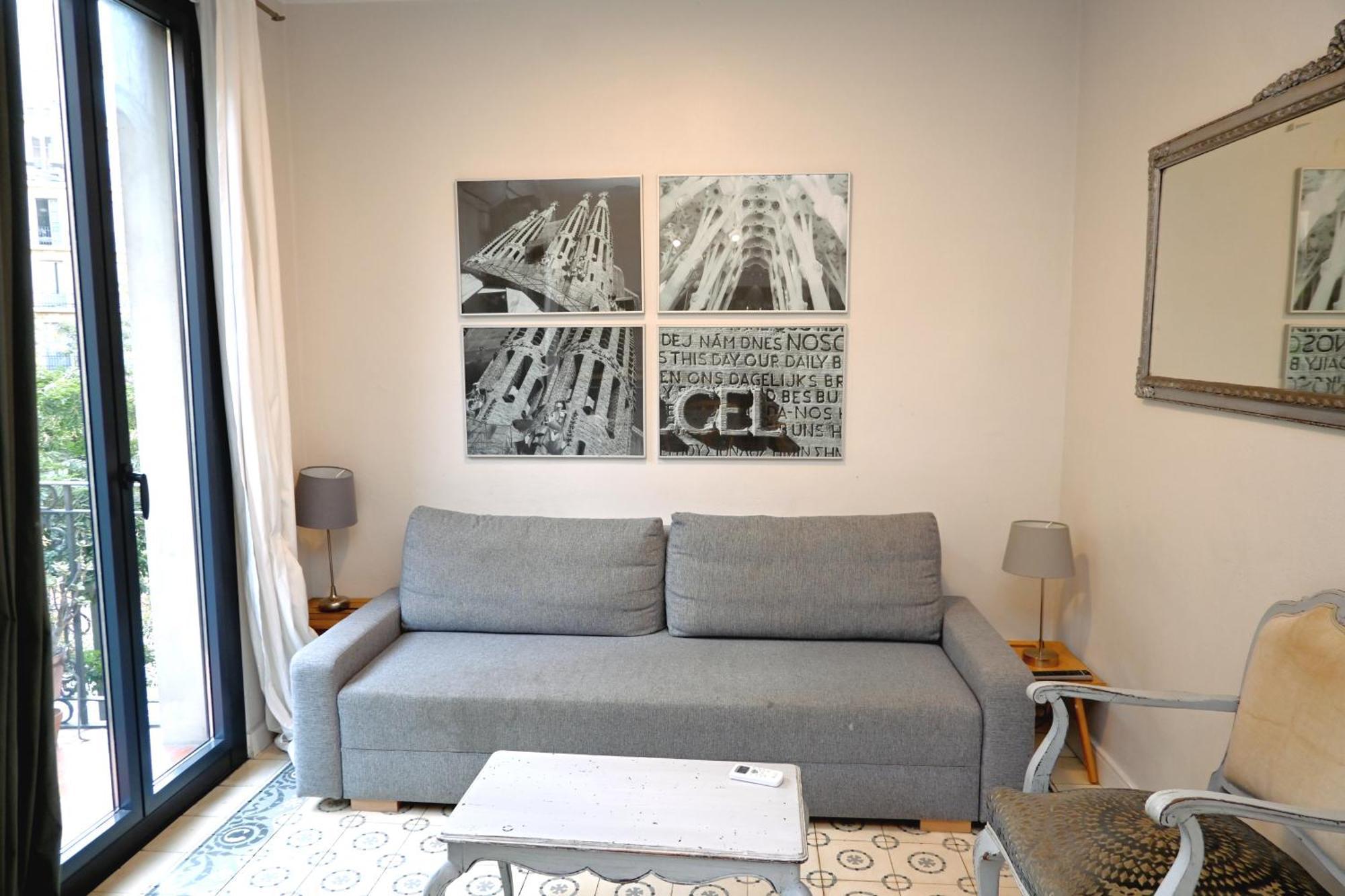 Homenfun Barcelona Sagrada Familia Marina ภายนอก รูปภาพ